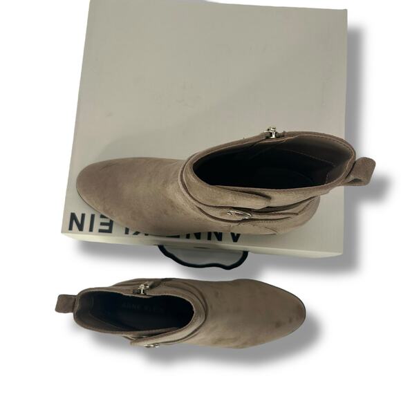 NEW Anne Klein Tan Booties Size 7.5 Beige Sand Low Ankle Boot Faux Suede NWT - Picture 6 of 11